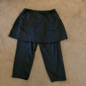 Skirtsport one piece skirted capri leggings